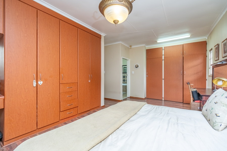 4 Bedroom Property for Sale in Robindale Gauteng
