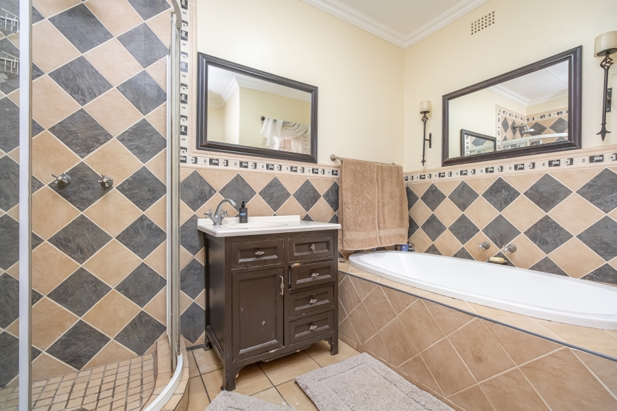 4 Bedroom Property for Sale in Robindale Gauteng