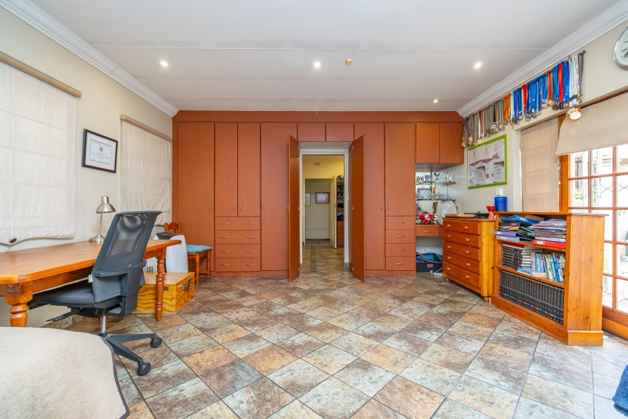 4 Bedroom Property for Sale in Robindale Gauteng