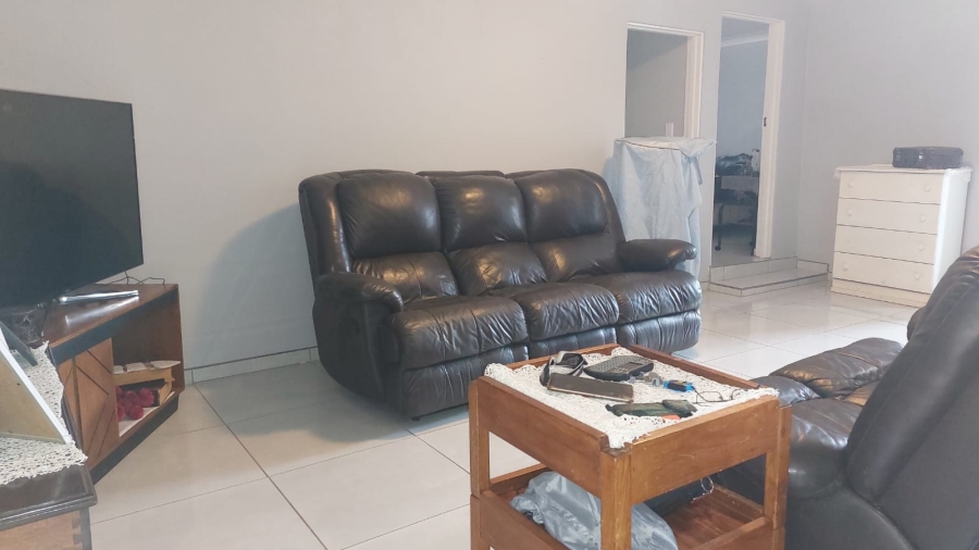 To Let 2 Bedroom Property for Rent in Horison Gauteng
