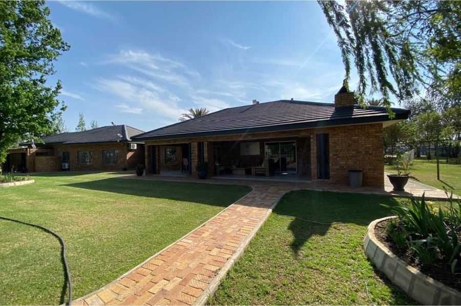 7 Bedroom Property for Sale in Lochvaal Gauteng