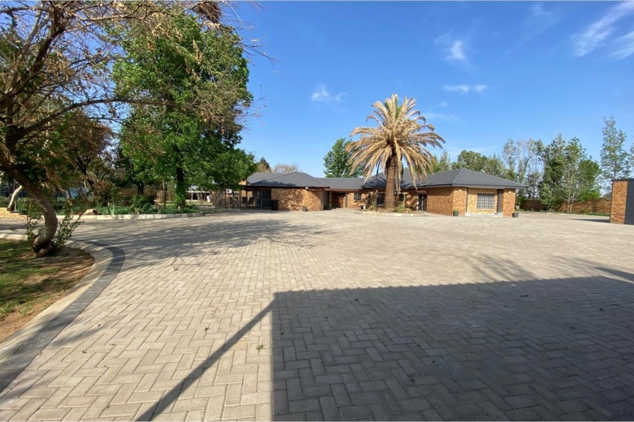 7 Bedroom Property for Sale in Lochvaal Gauteng