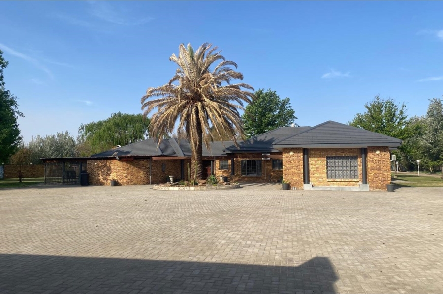 7 Bedroom Property for Sale in Lochvaal Gauteng