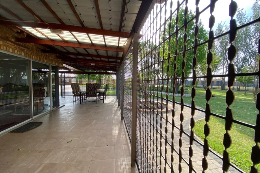 7 Bedroom Property for Sale in Lochvaal Gauteng