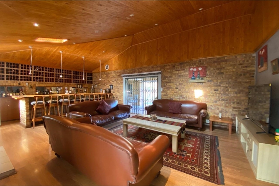 7 Bedroom Property for Sale in Lochvaal Gauteng