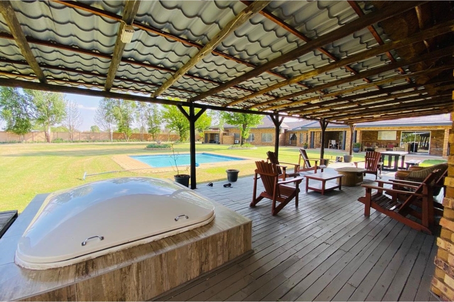 7 Bedroom Property for Sale in Lochvaal Gauteng