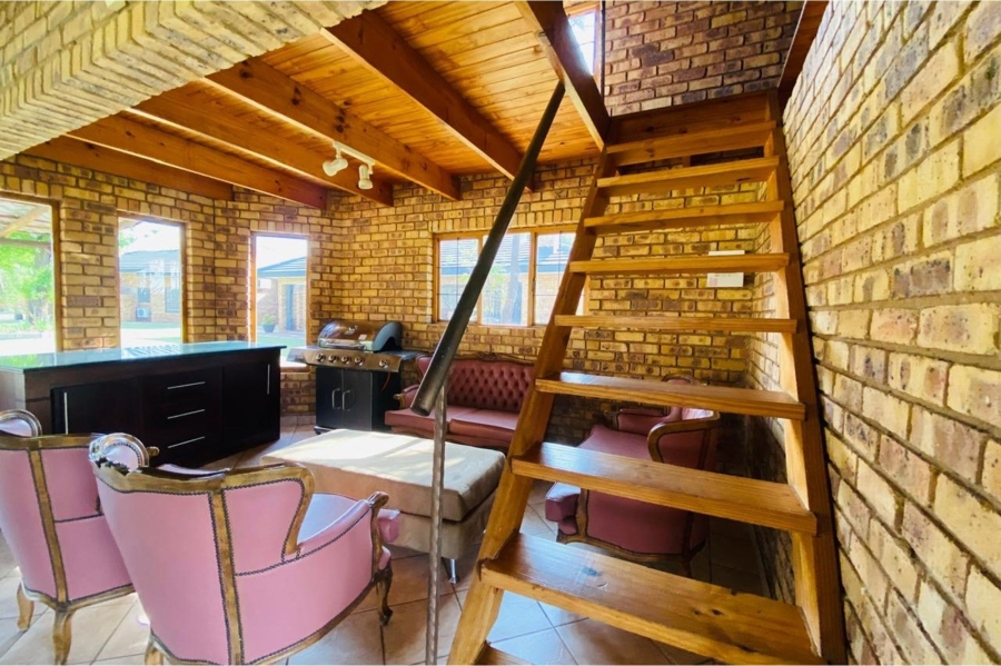 7 Bedroom Property for Sale in Lochvaal Gauteng