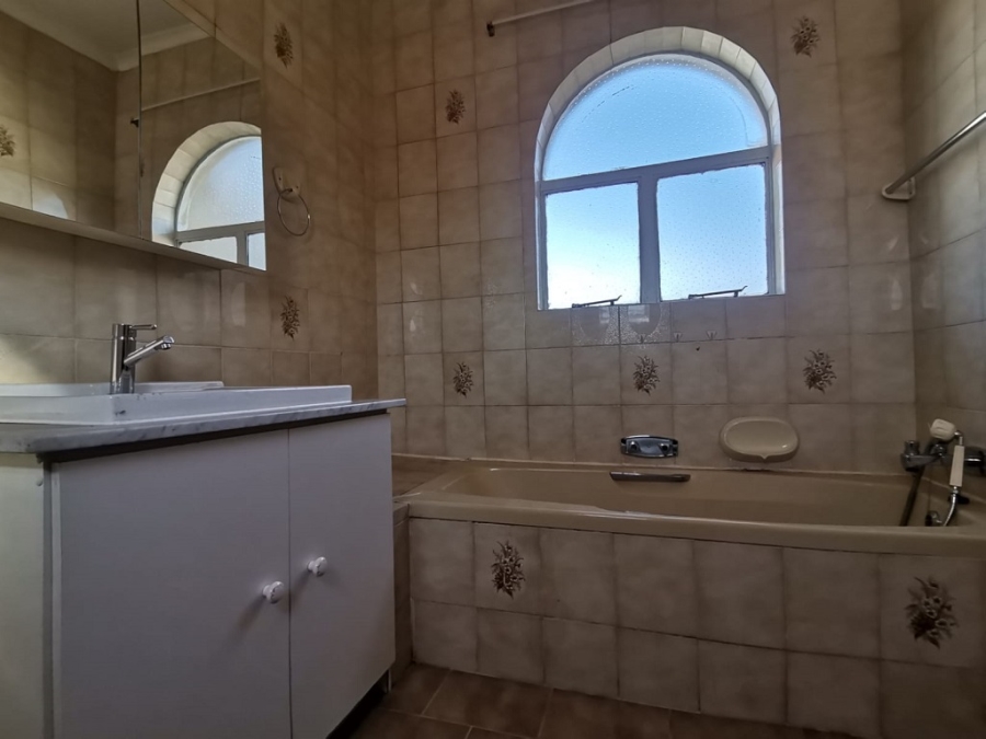 4 Bedroom Property for Sale in Brackenhurst Gauteng