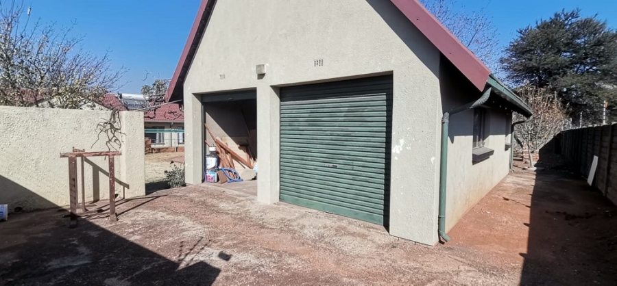 4 Bedroom Property for Sale in Brackenhurst Gauteng