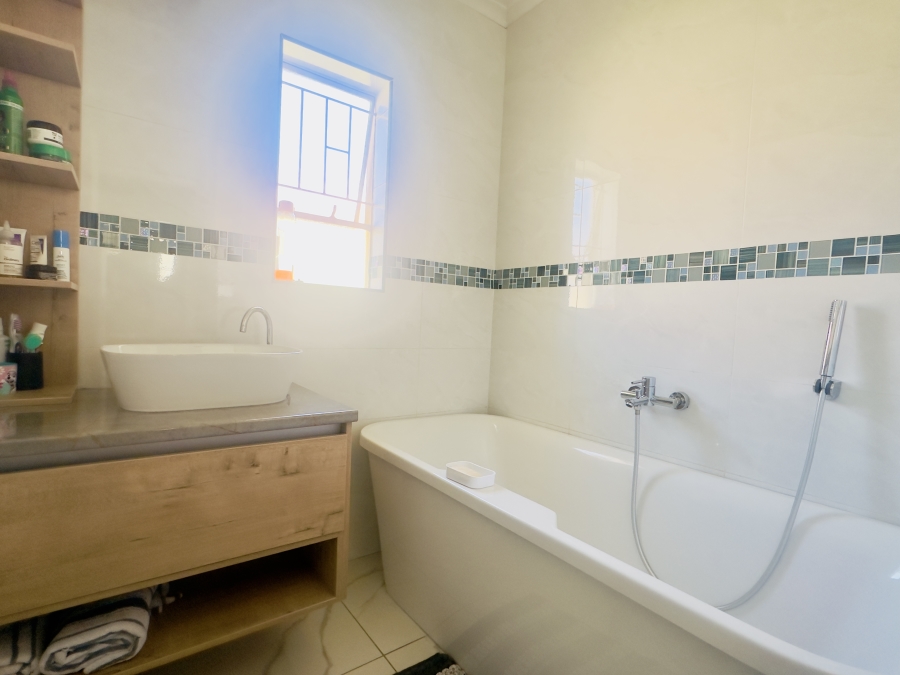 3 Bedroom Property for Sale in Helderwyk Gauteng
