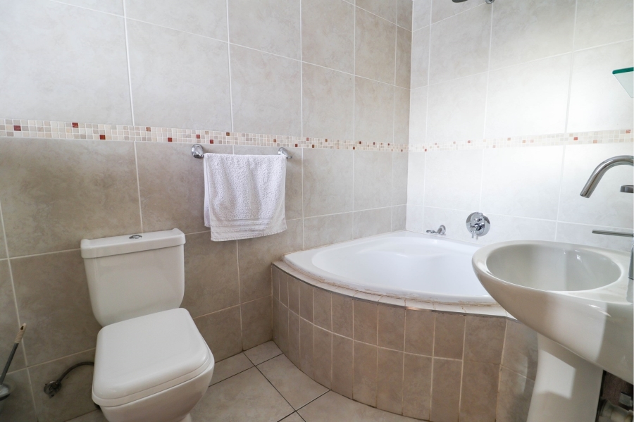 5 Bedroom Property for Sale in Irene Farm Villages Gauteng