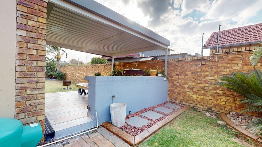 3 Bedroom Property for Sale in Ravenswood Gauteng
