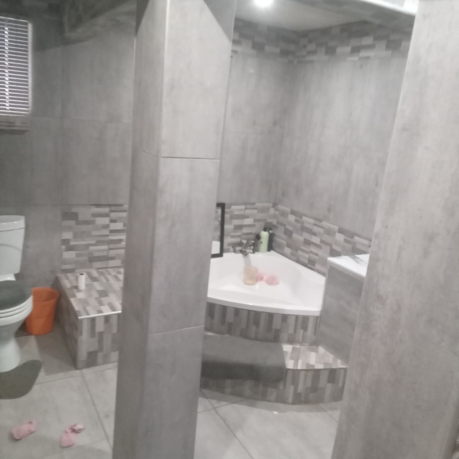 4 Bedroom Property for Sale in Rothdene Gauteng