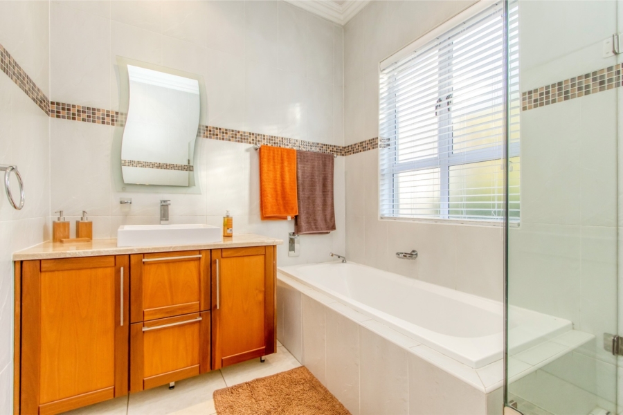 5 Bedroom Property for Sale in Dainfern Valley Gauteng