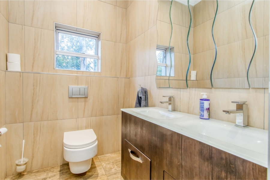 5 Bedroom Property for Sale in Dainfern Valley Gauteng