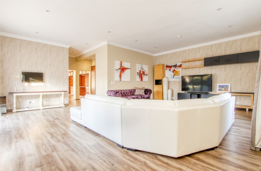 5 Bedroom Property for Sale in Dainfern Valley Gauteng