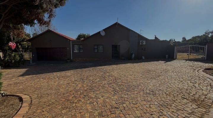 4 Bedroom Property for Sale in Brackenhurst Gauteng