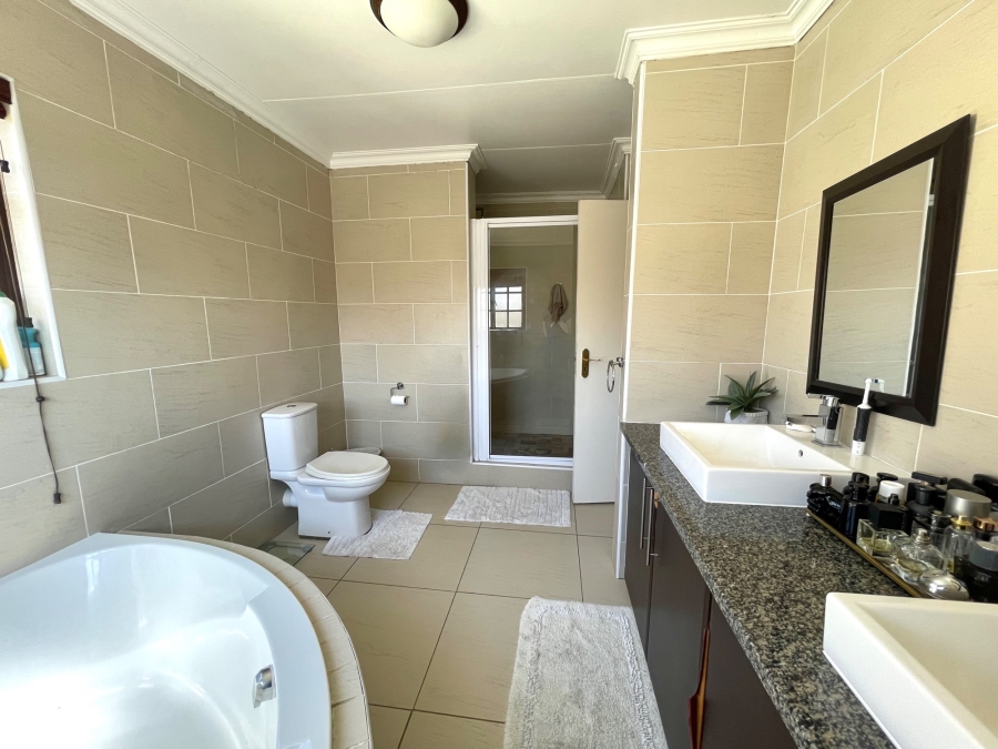 To Let 3 Bedroom Property for Rent in Noordwyk Gauteng