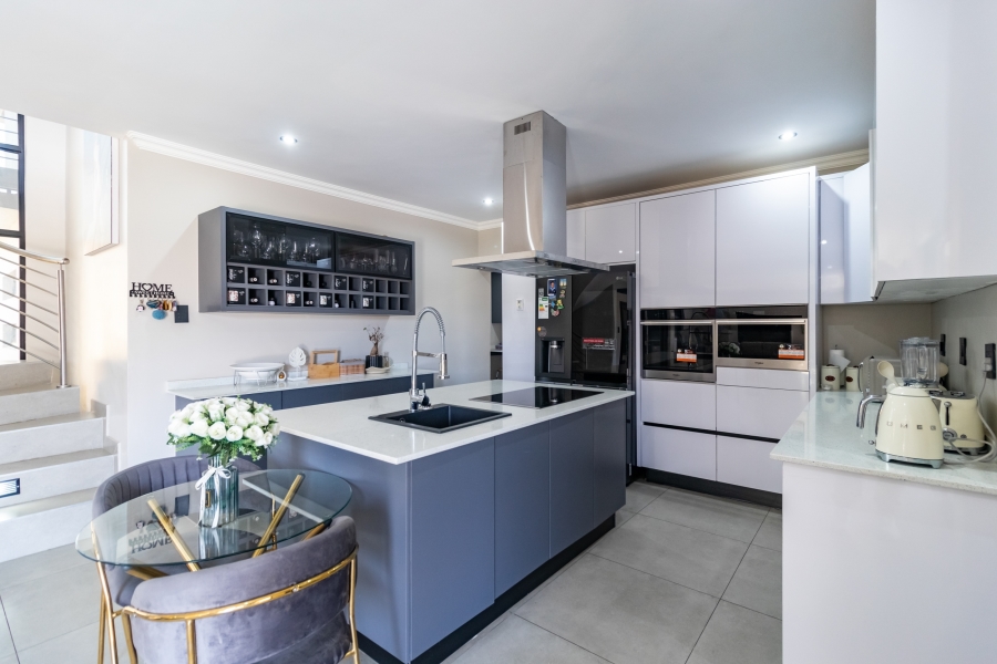 To Let 6 Bedroom Property for Rent in Savannah Country Estate Gauteng