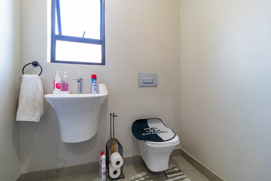To Let 6 Bedroom Property for Rent in Savannah Country Estate Gauteng