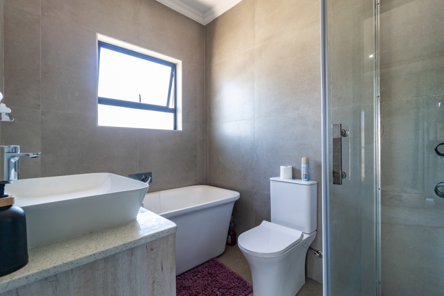 To Let 6 Bedroom Property for Rent in Savannah Country Estate Gauteng