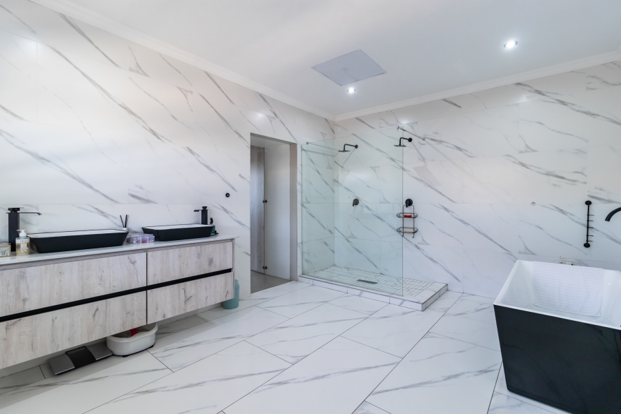 To Let 6 Bedroom Property for Rent in Savannah Country Estate Gauteng