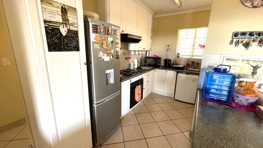 2 Bedroom Property for Sale in Magalieskruin Gauteng