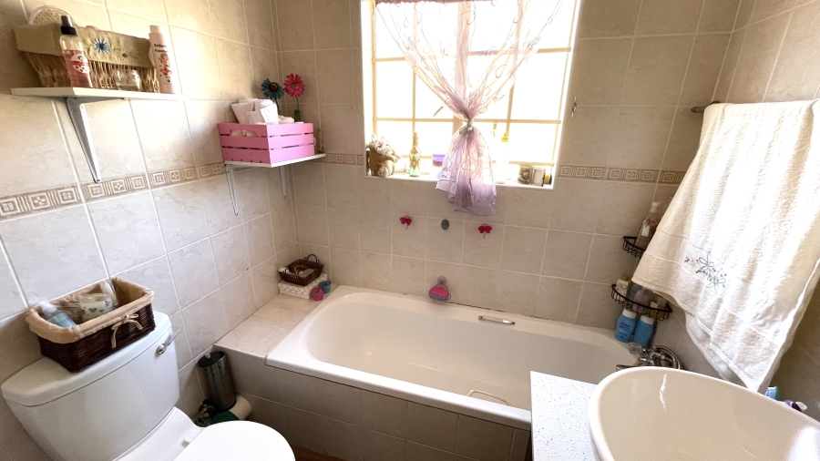 2 Bedroom Property for Sale in Magalieskruin Gauteng