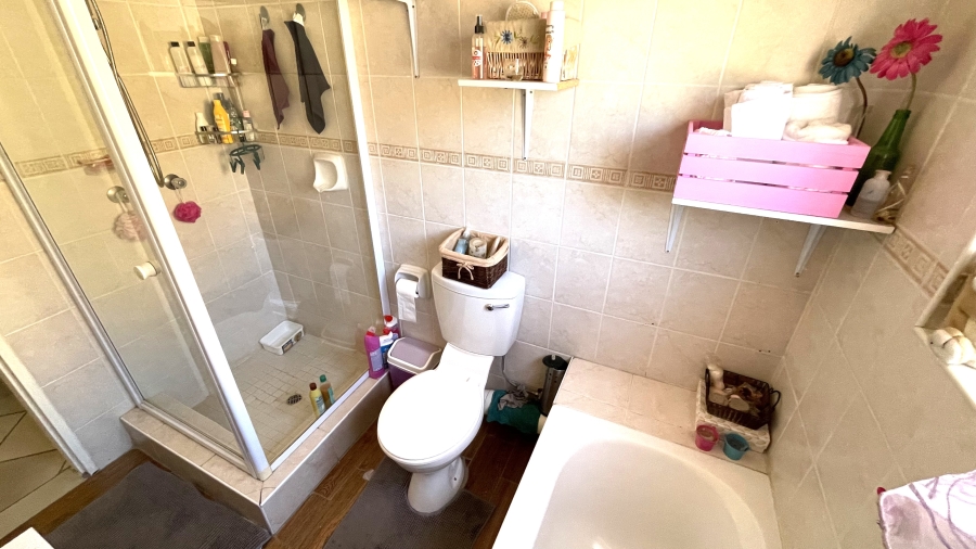 2 Bedroom Property for Sale in Magalieskruin Gauteng