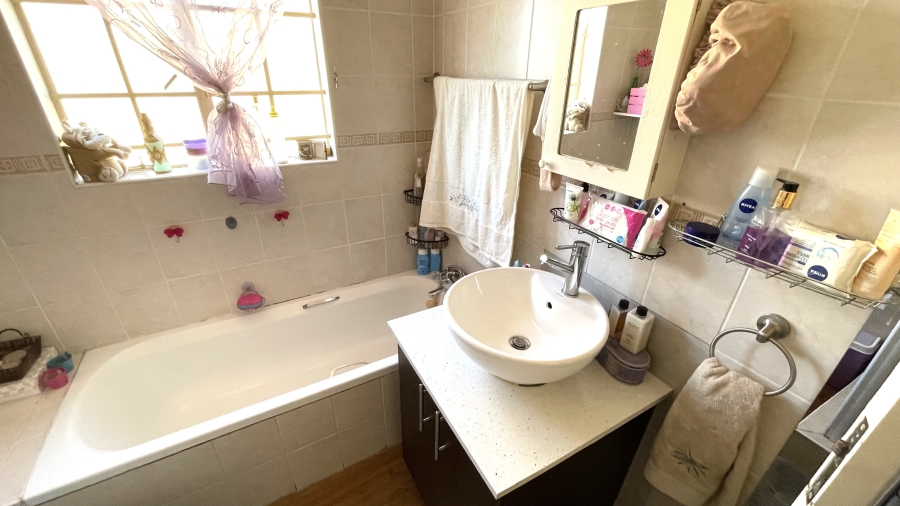 2 Bedroom Property for Sale in Magalieskruin Gauteng