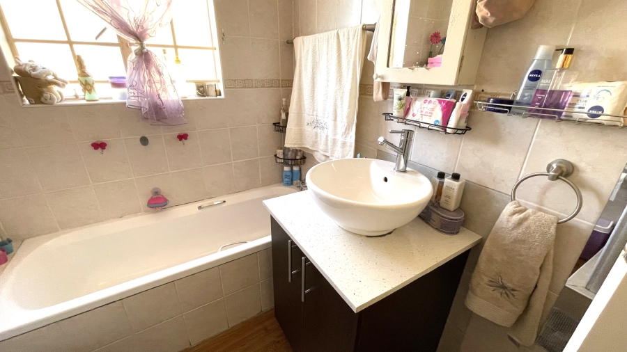 2 Bedroom Property for Sale in Magalieskruin Gauteng