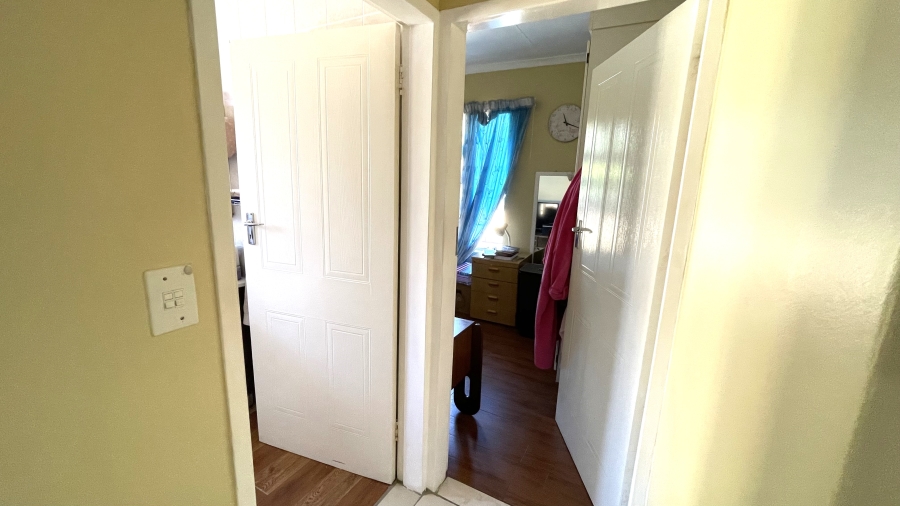2 Bedroom Property for Sale in Magalieskruin Gauteng