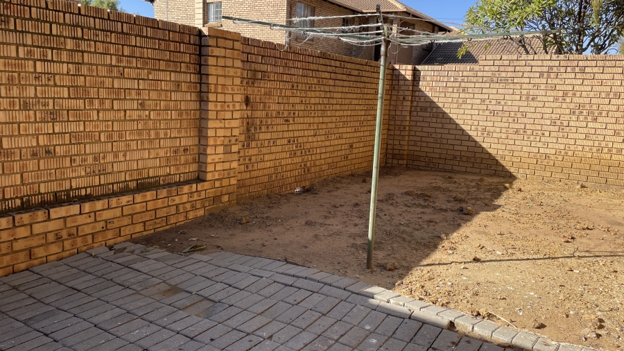 2 Bedroom Property for Sale in Magalieskruin Gauteng