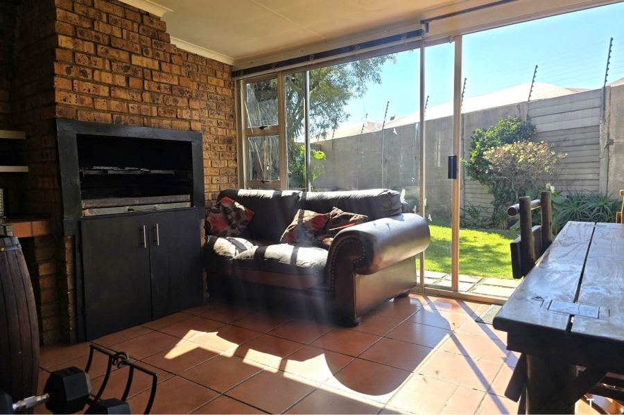 3 Bedroom Property for Sale in Bonaero Park Gauteng