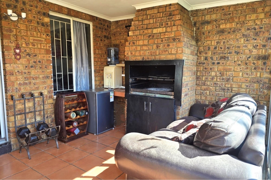 3 Bedroom Property for Sale in Bonaero Park Gauteng