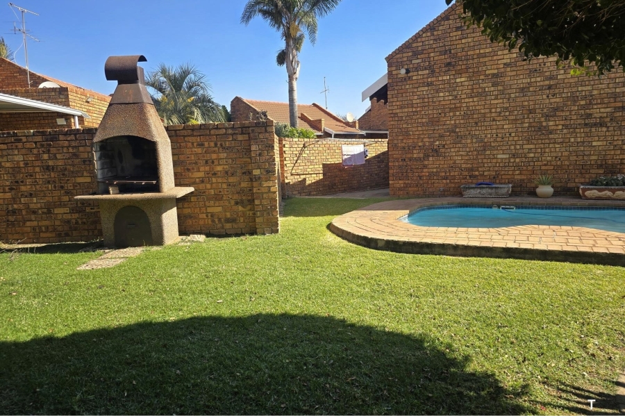 3 Bedroom Property for Sale in Bonaero Park Gauteng