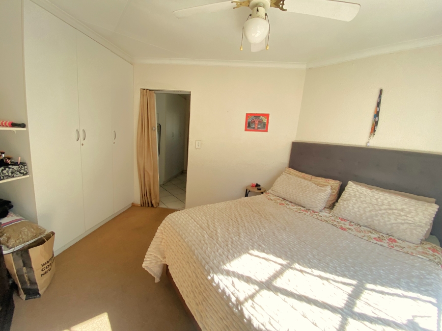 3 Bedroom Property for Sale in Helderkruin Gauteng