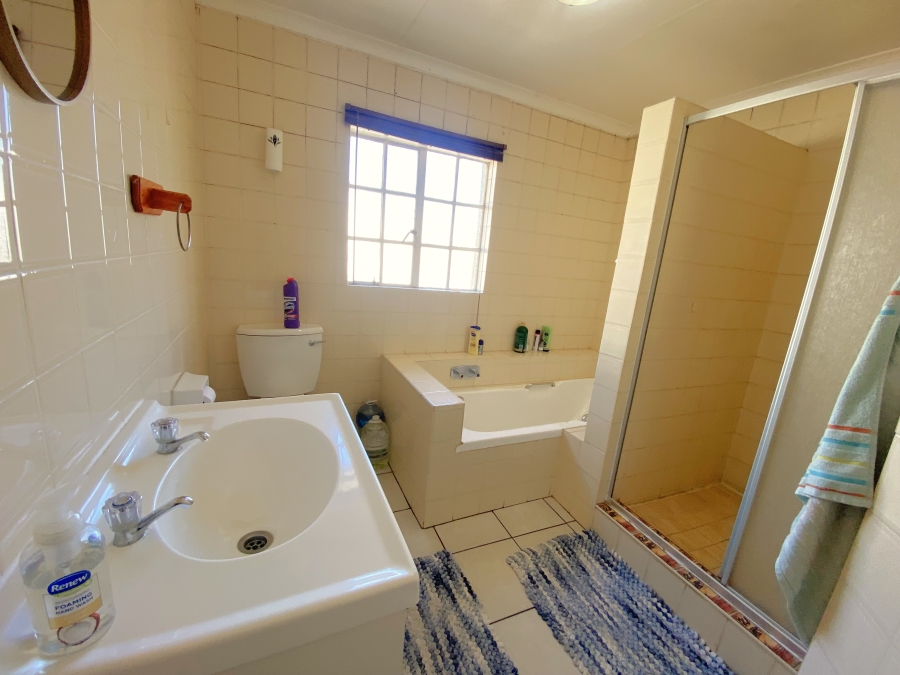 3 Bedroom Property for Sale in Helderkruin Gauteng