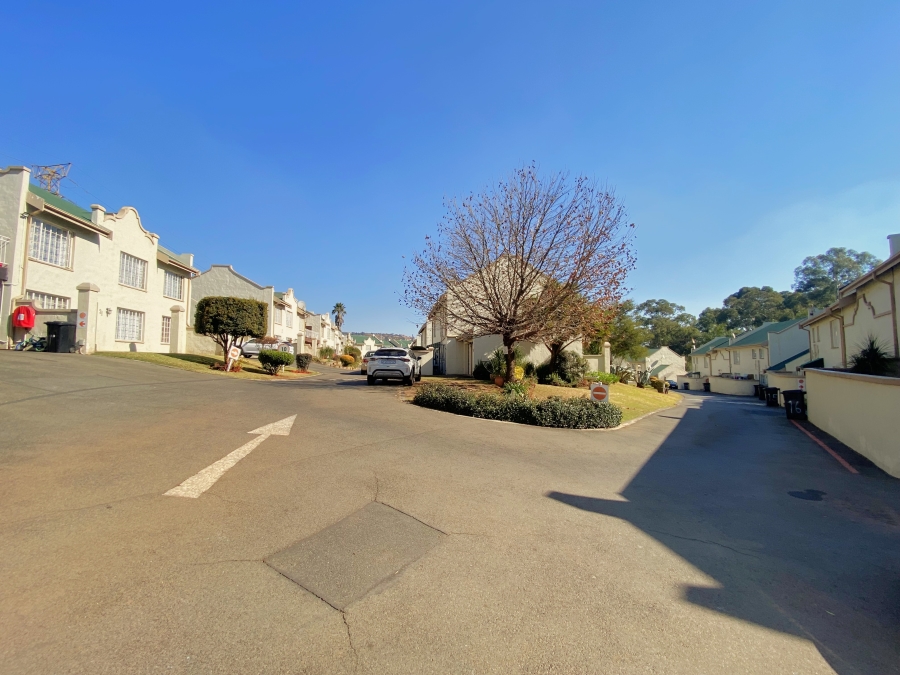 3 Bedroom Property for Sale in Helderkruin Gauteng