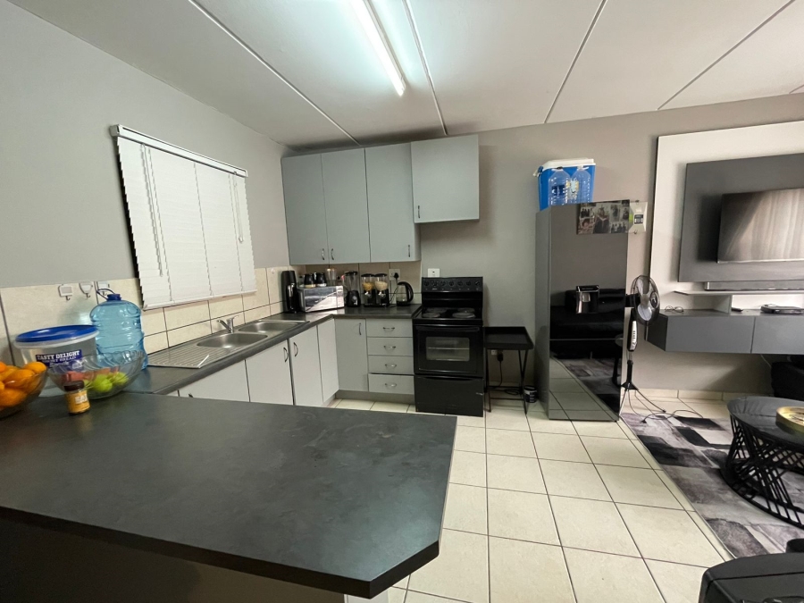 1 Bedroom Property for Sale in Vanderbijlpark CW 5 Gauteng