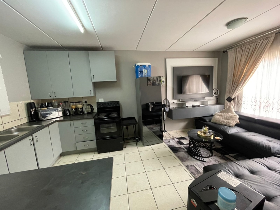 1 Bedroom Property for Sale in Vanderbijlpark CW 5 Gauteng