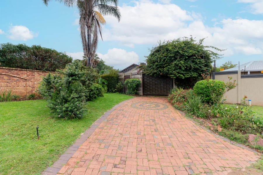3 Bedroom Property for Sale in Birchleigh North Gauteng