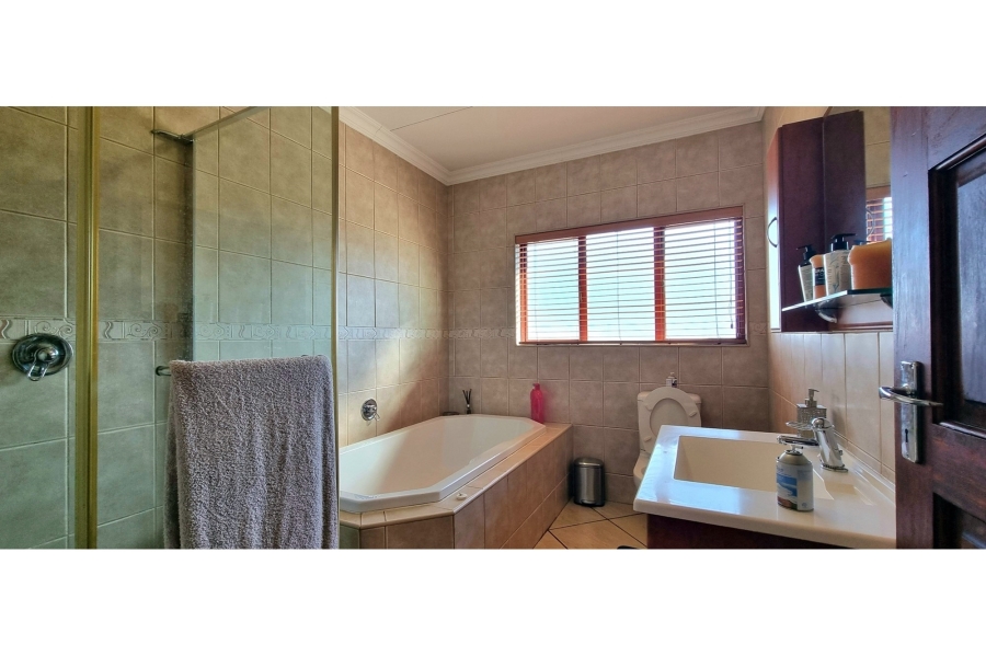 To Let 3 Bedroom Property for Rent in Mulbarton Gauteng