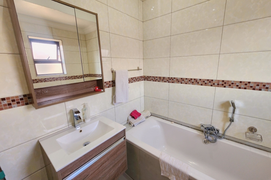 6 Bedroom Property for Sale in Brooklands Lifestyle Estate Gauteng