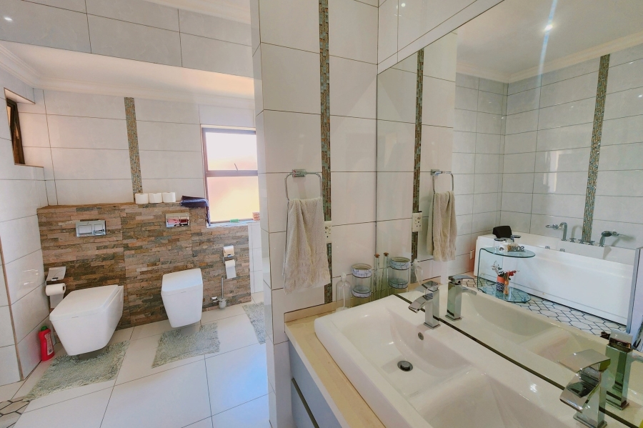 6 Bedroom Property for Sale in Brooklands Lifestyle Estate Gauteng