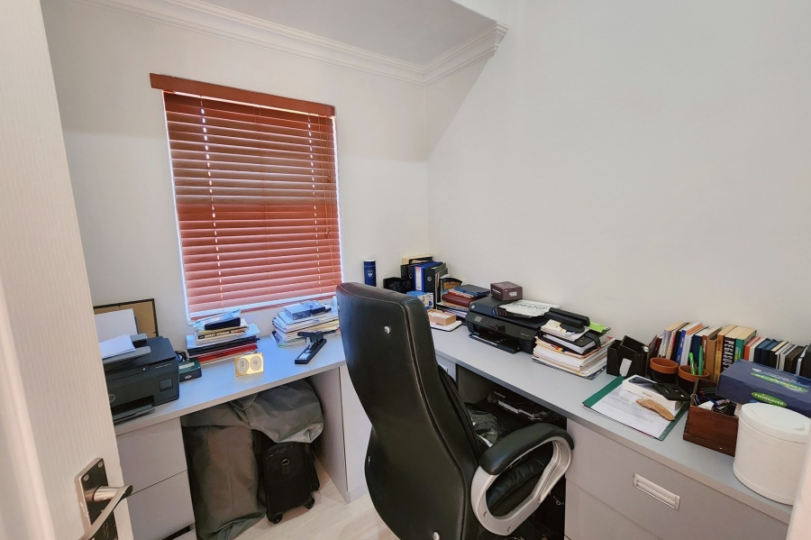 6 Bedroom Property for Sale in Brooklands Lifestyle Estate Gauteng
