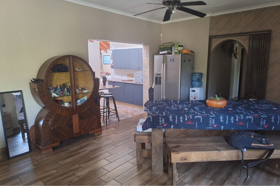 5 Bedroom Property for Sale in Rooihuiskraal Gauteng