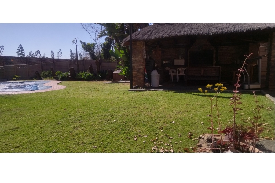 5 Bedroom Property for Sale in Rooihuiskraal Gauteng