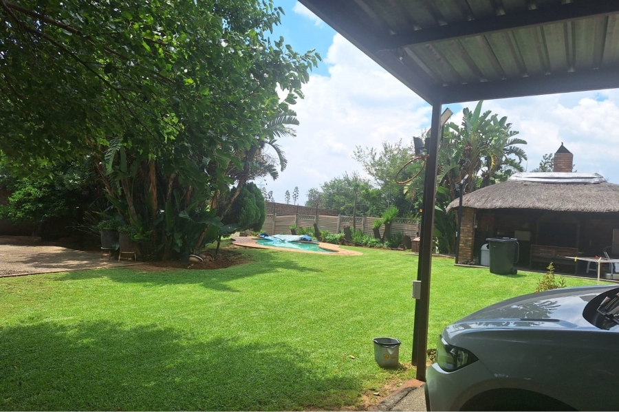 5 Bedroom Property for Sale in Rooihuiskraal Gauteng