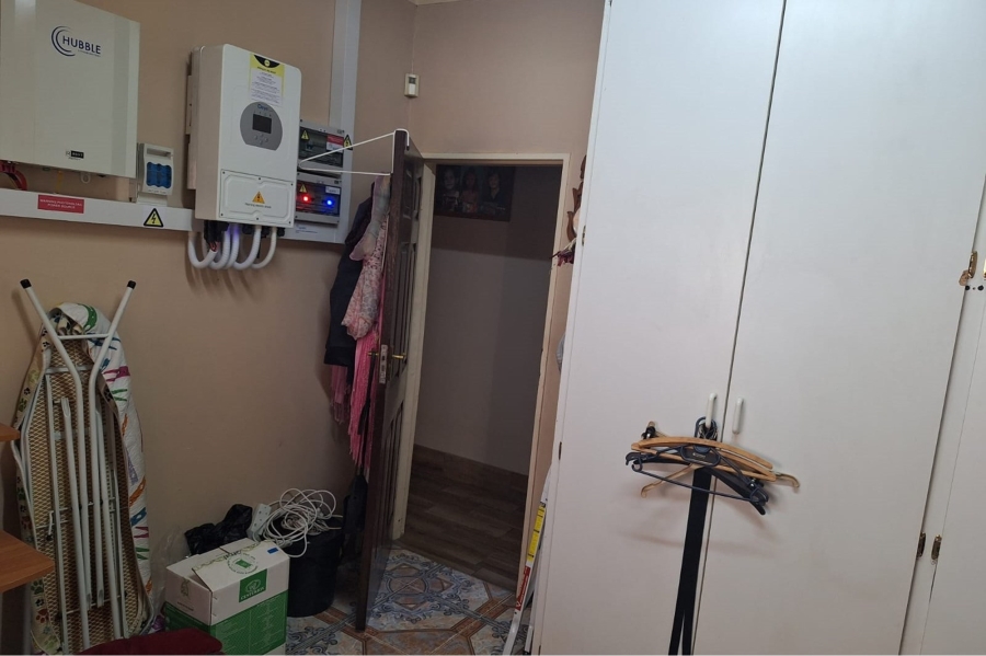 5 Bedroom Property for Sale in Rooihuiskraal Gauteng